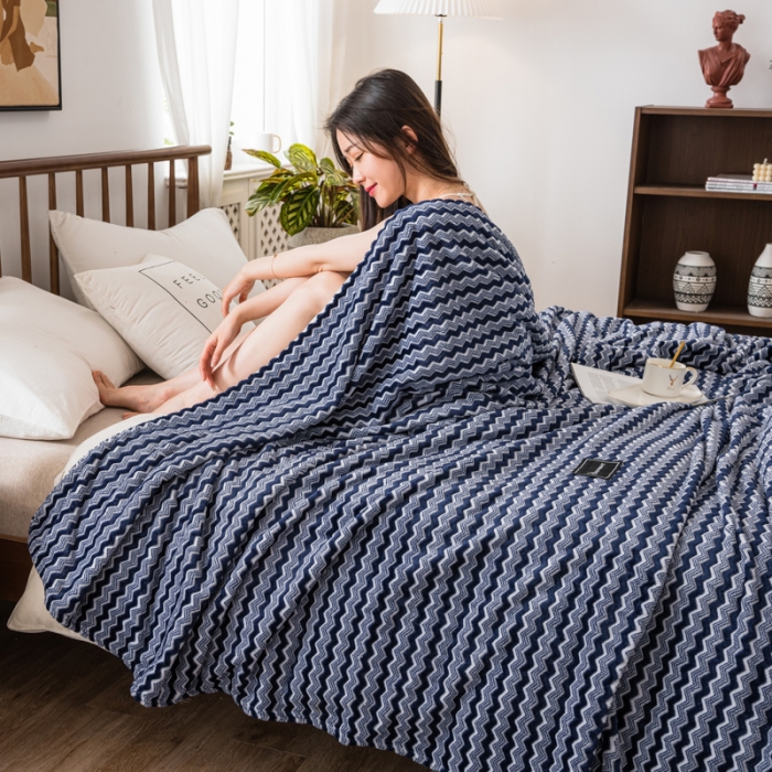 91家纺网 家纺一手货源 找家纺 畅畅家纺 2022新款新款色织牛奶绒多功能毛毯 乘风破浪