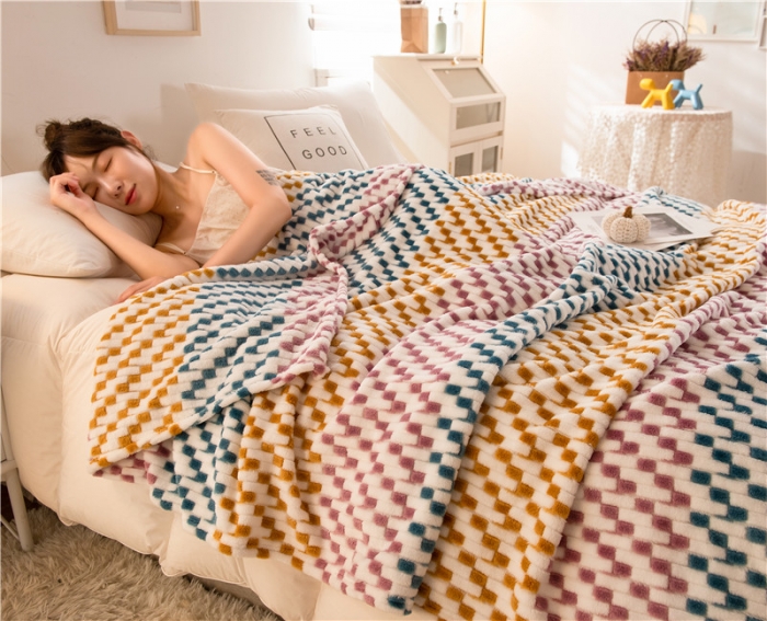 91家纺网 家纺一手货源 找家纺 畅畅家纺 2022新款新款色织牛奶绒多功能毛毯 塞纳河畔