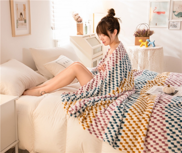 91家纺网 家纺一手货源 找家纺 畅畅家纺 2022新款新款色织牛奶绒多功能毛毯 塞纳河畔