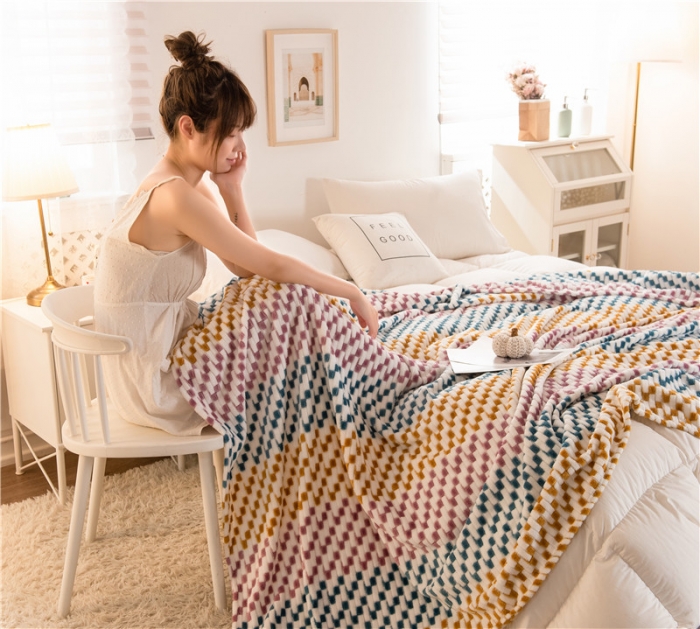 91家纺网 家纺一手货源 找家纺 畅畅家纺 2022新款新款色织牛奶绒多功能毛毯 塞纳河畔