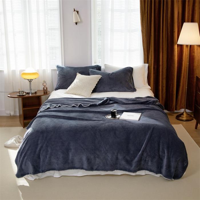 91家纺网 家纺一手货源 找家纺 仟网汇2022新款贝壳边牛奶绒毯子 蓝灰