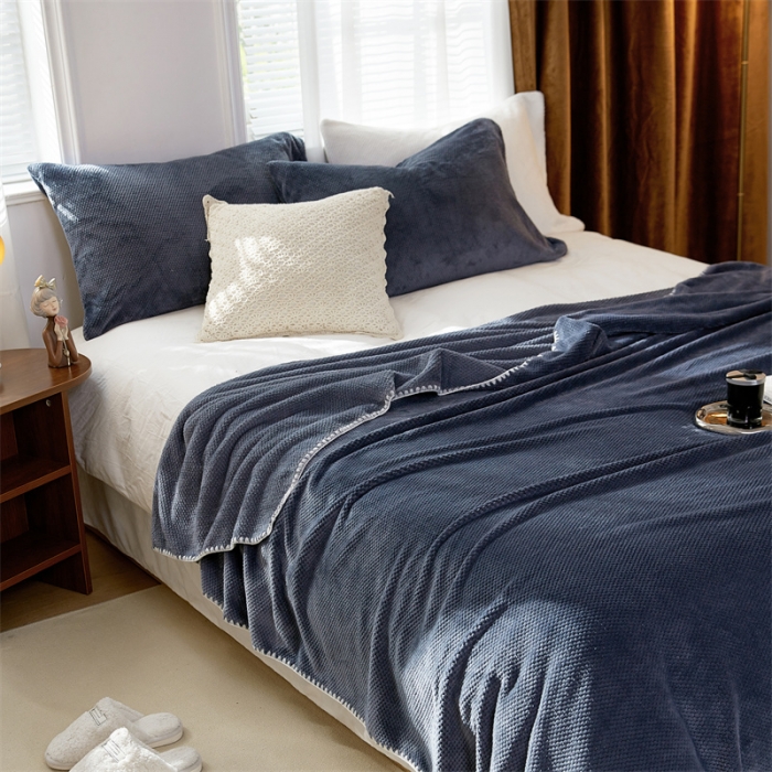 91家纺网 家纺一手货源 找家纺 仟网汇2022新款贝壳边牛奶绒毯子 蓝灰