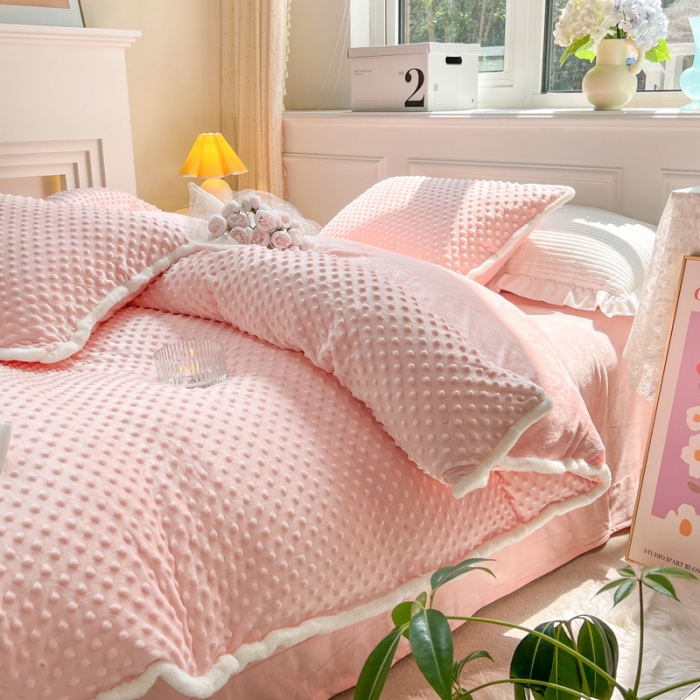 91家纺网 家纺一手货源 找家纺 淑女公社22秋冬新款豆豆绒牛奶绒兔毛花边蝴蝶结款四件套少女粉