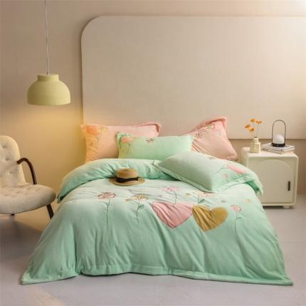 91家纺网 家纺一手货源 找家纺 名品优仓2022新款大贴布绣刺绣牛奶绒230克四件套彩色甜心 清脆绿