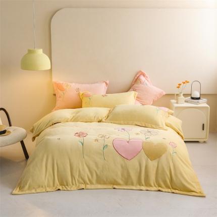 91家纺网 家纺一手货源 找家纺 总 名品优仓2022大贴布绣刺绣牛奶绒230克四件套彩色甜心