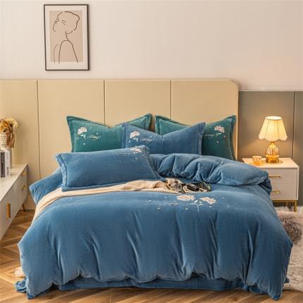 91家纺网 家纺一手货源 找家纺 名品优仓 2022新款刺绣牛奶绒200克四件套-绣花球 深海兰