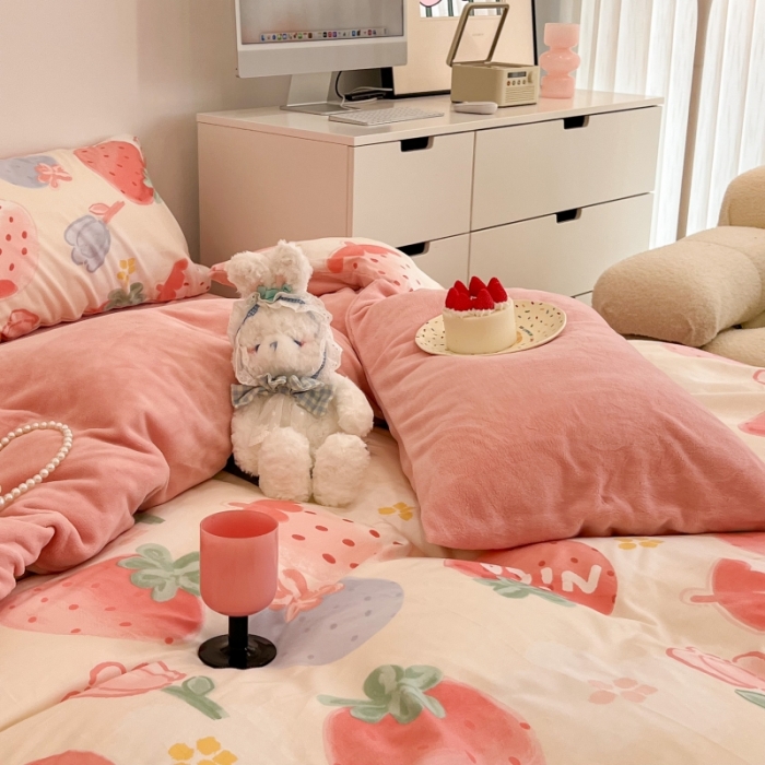 91家纺网 家纺一手货源 找家纺 昔可 2022新款梦幻公主风系列棉加绒印花四件套 草莓果酱
