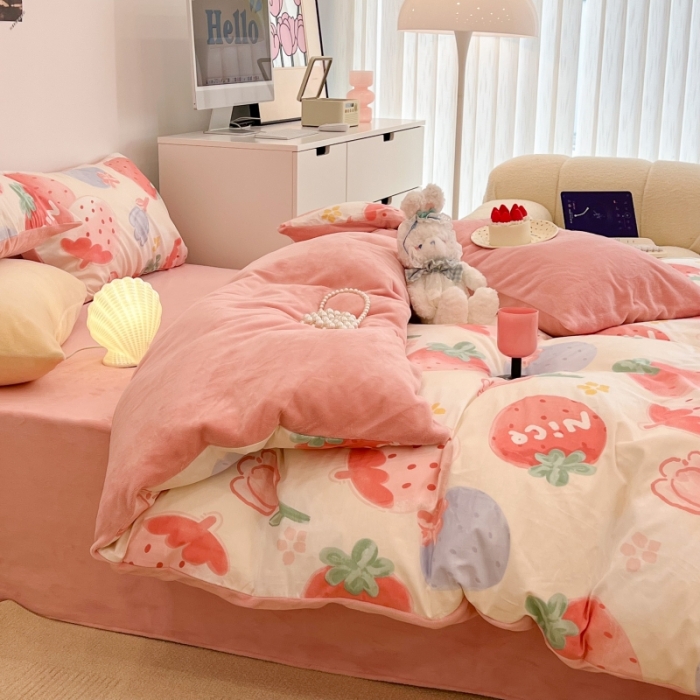 91家纺网 家纺一手货源 找家纺 昔可 2022新款梦幻公主风系列棉加绒印花四件套 草莓果酱