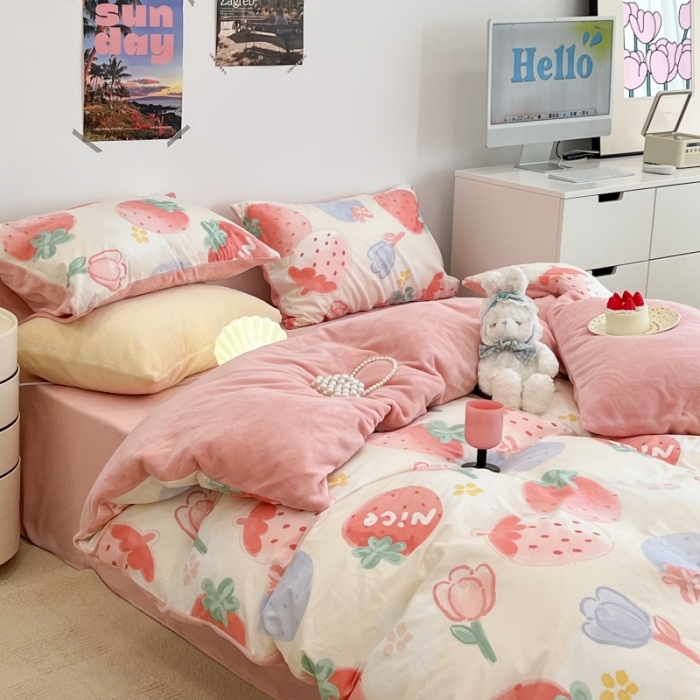 91家纺网 家纺一手货源 找家纺 昔可 2022新款梦幻公主风系列棉加绒印花四件套 草莓果酱