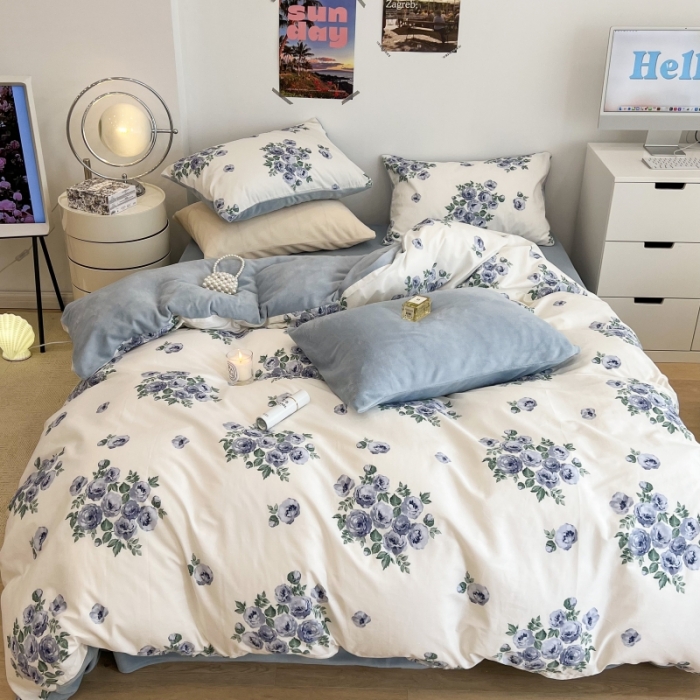 91家纺网 家纺一手货源 找家纺 昔可 2022新款梦幻公主风系列棉加绒印花四件套 法式蓝玫瑰