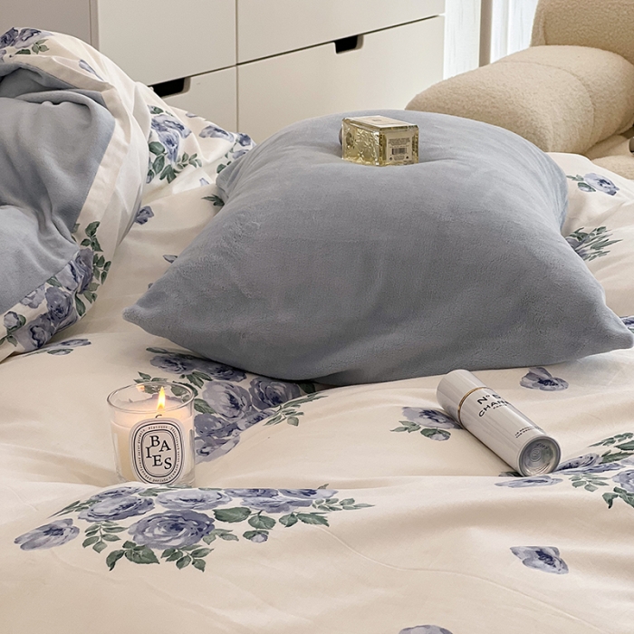 91家纺网 家纺一手货源 找家纺 昔可 2022新款梦幻公主风系列棉加绒印花四件套 法式蓝玫瑰