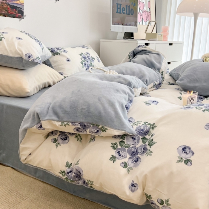 91家纺网 家纺一手货源 找家纺 昔可 2022新款梦幻公主风系列棉加绒印花四件套 法式蓝玫瑰