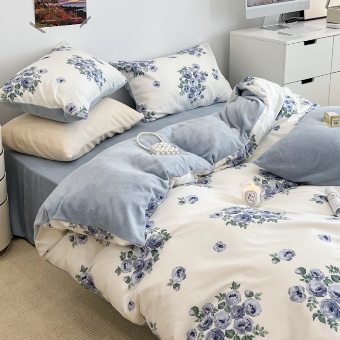 91家纺网 家纺一手货源 找家纺 昔可 2022新款梦幻公主风系列棉加绒印花四件套 法式蓝玫瑰