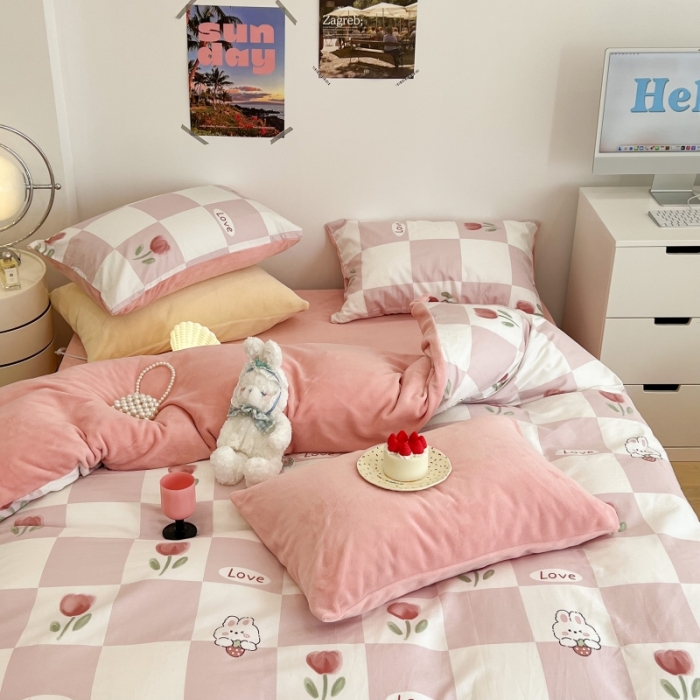 91家纺网 家纺一手货源 找家纺 昔可 2022新款梦幻公主风系列棉加绒印花四件套 粉格兔