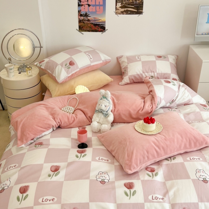 91家纺网 家纺一手货源 找家纺 昔可 2022新款梦幻公主风系列棉加绒印花四件套 粉格兔