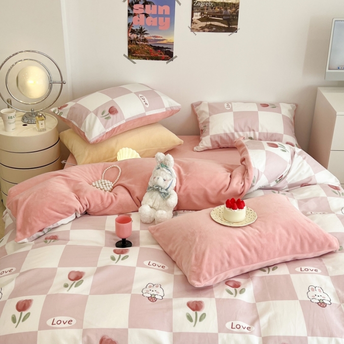 91家纺网 家纺一手货源 找家纺 昔可 2022新款梦幻公主风系列棉加绒印花四件套 粉格兔