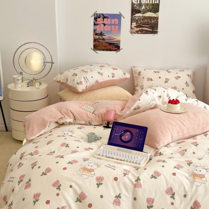 91家纺网 家纺一手货源 找家纺 昔可 2022新款梦幻公主风系列棉加绒印花四件套 粉郁金兔