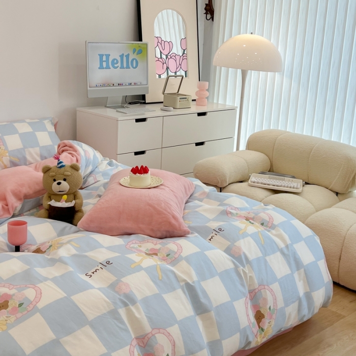 91家纺网 家纺一手货源 找家纺 昔可 2022新款梦幻公主风系列棉加绒印花四件套 蓝格爱心熊