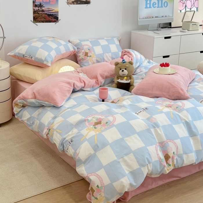 91家纺网 家纺一手货源 找家纺 昔可 2022新款梦幻公主风系列棉加绒印花四件套 蓝格爱心熊