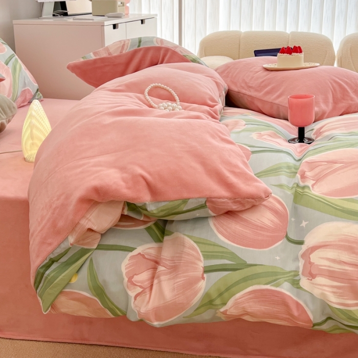 91家纺网 家纺一手货源 找家纺 昔可 2022新款梦幻公主风系列棉加绒印花四件套 浪漫粉郁金