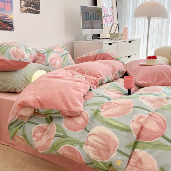 91家纺网 家纺一手货源 找家纺 昔可 2022新款梦幻公主风系列棉加绒印花四件套 浪漫粉郁金