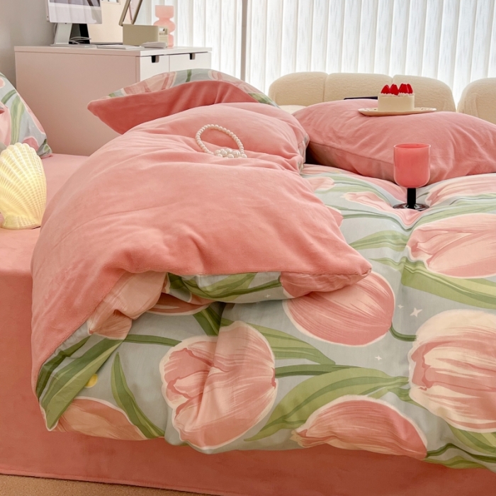 91家纺网 家纺一手货源 找家纺 昔可 2022新款梦幻公主风系列棉加绒印花四件套 浪漫粉郁金