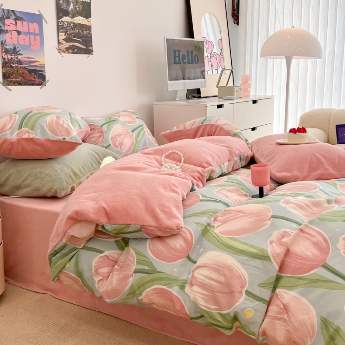 91家纺网 家纺一手货源 找家纺 昔可 2022新款梦幻公主风系列棉加绒印花四件套 浪漫粉郁金