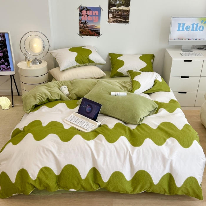 91家纺网 家纺一手货源 找家纺 昔可 2022新款梦幻公主风系列棉加绒印花四件套 绿波纹