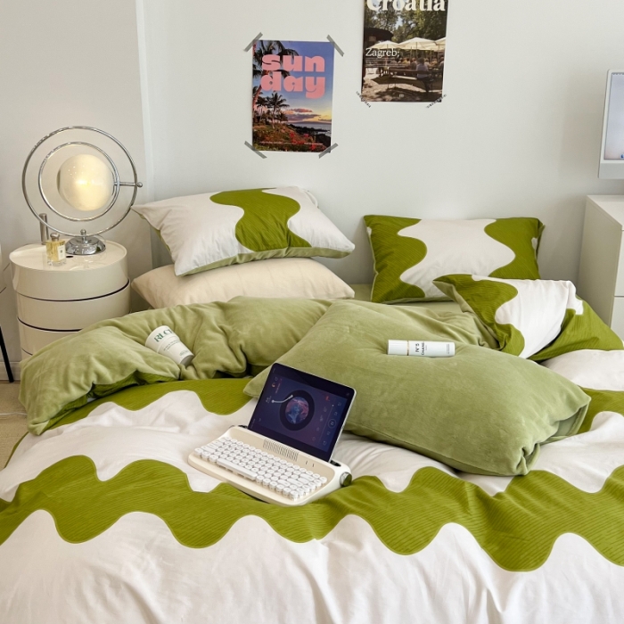 91家纺网 家纺一手货源 找家纺 昔可 2022新款梦幻公主风系列棉加绒印花四件套 绿波纹