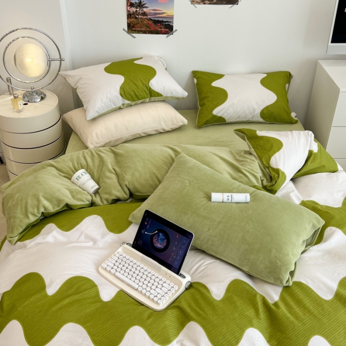 91家纺网 家纺一手货源 找家纺 昔可 2022新款梦幻公主风系列棉加绒印花四件套 绿波纹