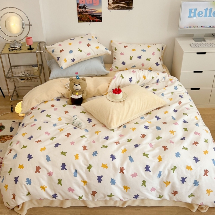 91家纺网 家纺一手货源 找家纺 昔可 2022新款梦幻公主风系列棉加绒印花四件套 迷你小小熊