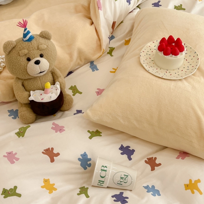 91家纺网 家纺一手货源 找家纺 昔可 2022新款梦幻公主风系列棉加绒印花四件套 迷你小小熊