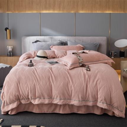 91家纺网 家纺一手货源 找家纺 名品优仓 2022新款精美雕花牛奶绒230克四件套-玛利亚 玛利亚-少女粉