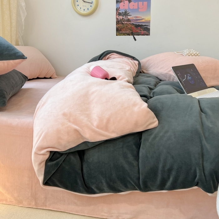 91家纺网 家纺一手货源 找家纺 昔可 2022新款奶油双拼系列牛奶绒四件套 高级灰粉