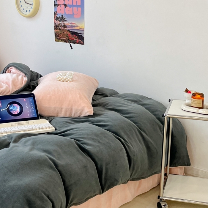 91家纺网 家纺一手货源 找家纺 昔可 2022新款奶油双拼系列牛奶绒四件套 高级灰粉