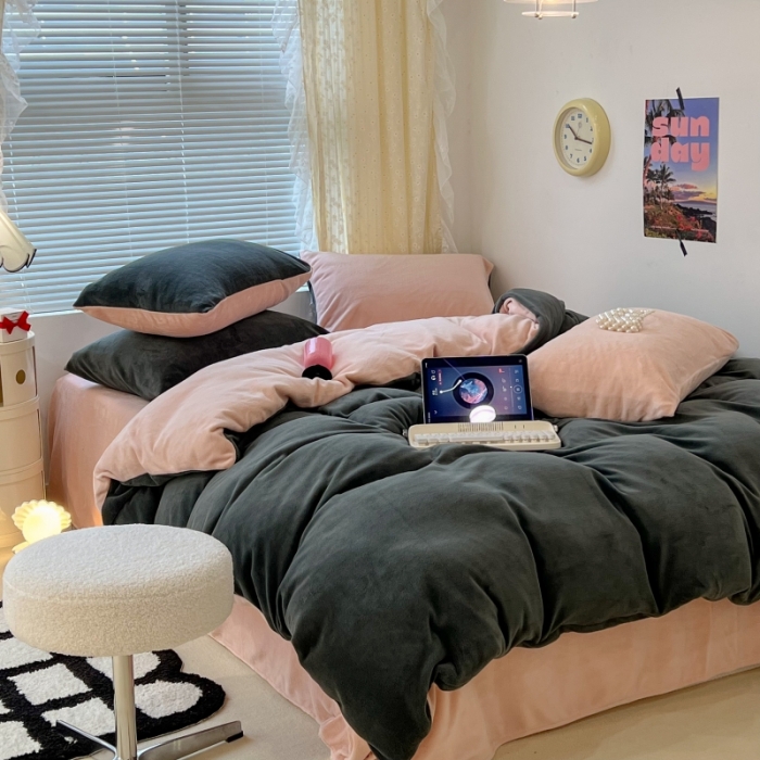 91家纺网 家纺一手货源 找家纺 昔可 2022新款奶油双拼系列牛奶绒四件套 高级灰粉