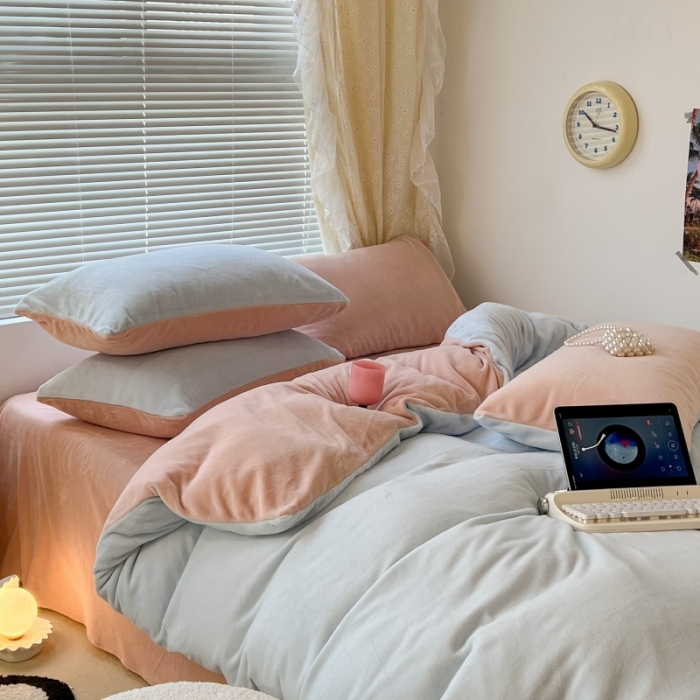 91家纺网 家纺一手货源 找家纺 昔可 2022新款奶油双拼系列牛奶绒四件套 奶酥蓝粉