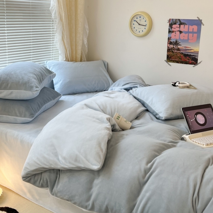 91家纺网 家纺一手货源 找家纺 昔可 2022新款奶油双拼系列牛奶绒四件套 奶香雾蓝