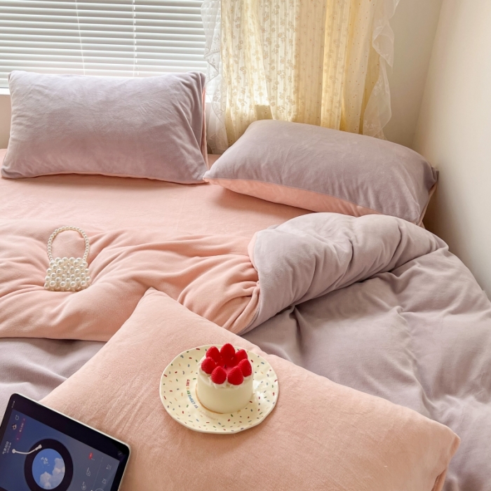 91家纺网 家纺一手货源 找家纺 昔可 2022新款奶油双拼系列牛奶绒四件套 糯糯紫粉