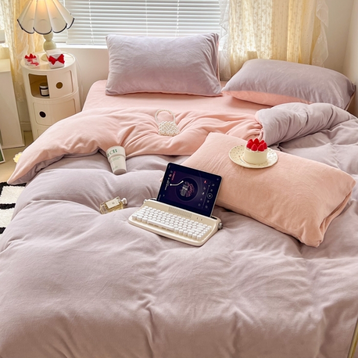 91家纺网 家纺一手货源 找家纺 昔可 2022新款奶油双拼系列牛奶绒四件套 糯糯紫粉