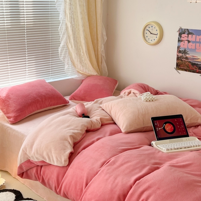 91家纺网 家纺一手货源 找家纺 昔可 2022新款奶油双拼系列牛奶绒四件套 树莓红拼粉