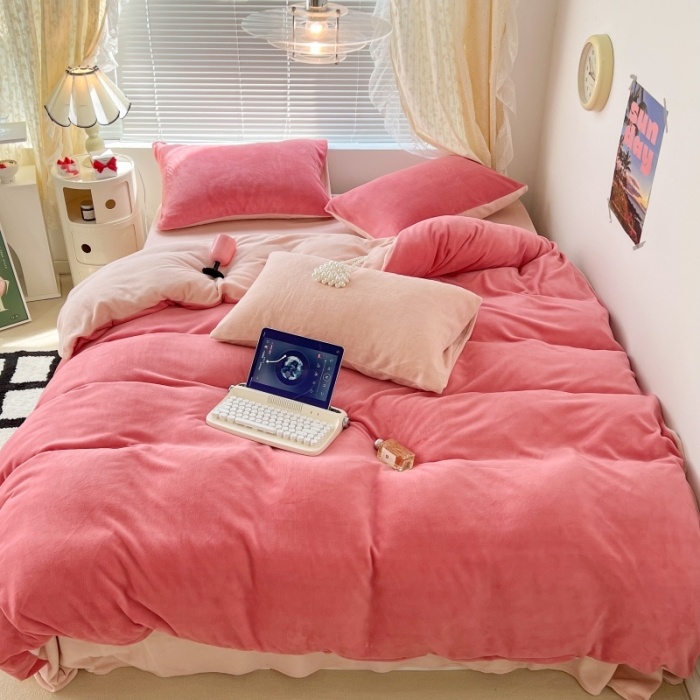 91家纺网 家纺一手货源 找家纺 昔可 2022新款奶油双拼系列牛奶绒四件套 树莓红拼粉