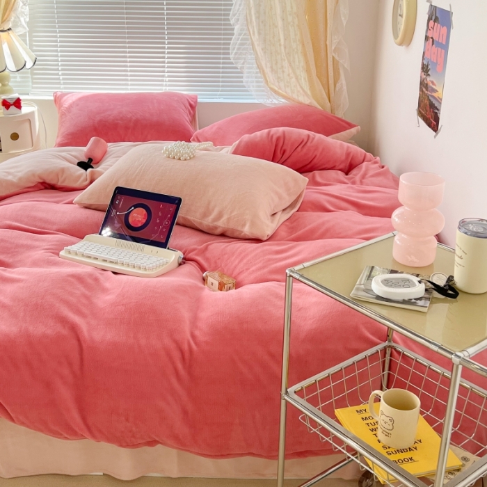 91家纺网 家纺一手货源 找家纺 昔可 2022新款奶油双拼系列牛奶绒四件套 树莓红拼粉