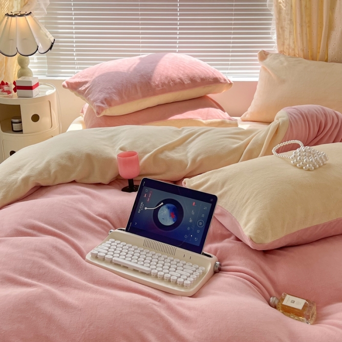 91家纺网 家纺一手货源 找家纺 昔可 2022新款奶油双拼系列牛奶绒四件套 甜心粉