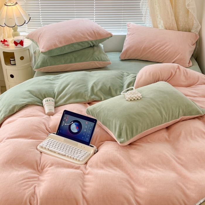 91家纺网 家纺一手货源 找家纺 昔可 2022新款奶油双拼系列牛奶绒四件套 樱甜粉绿