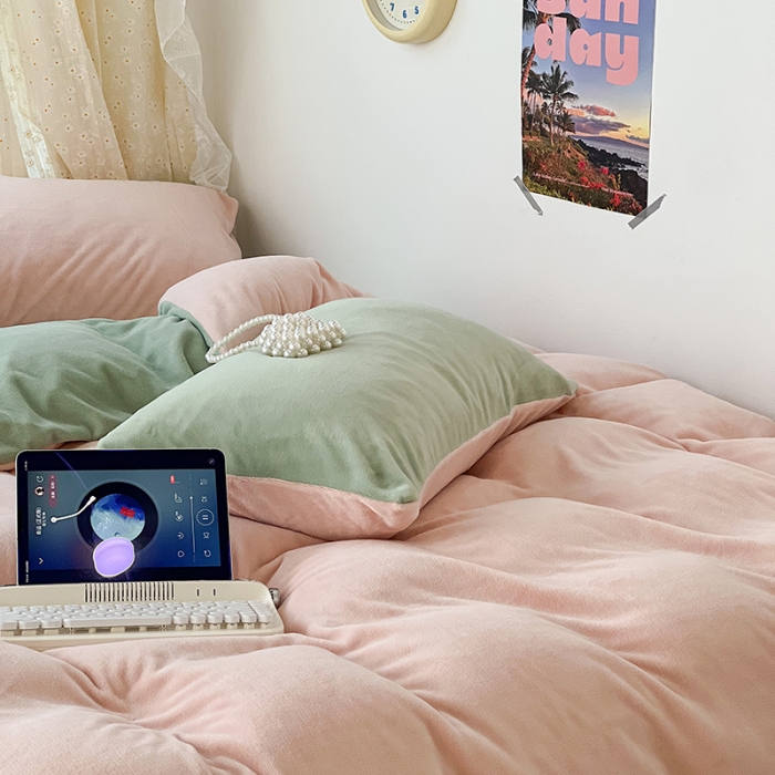 91家纺网 家纺一手货源 找家纺 昔可 2022新款奶油双拼系列牛奶绒四件套 樱甜粉绿