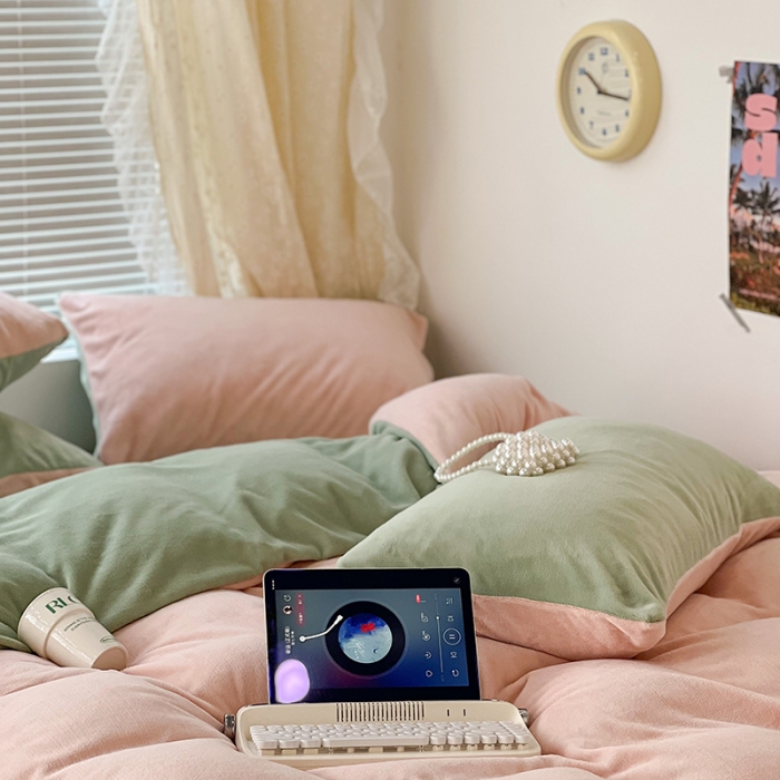 91家纺网 家纺一手货源 找家纺 昔可 2022新款奶油双拼系列牛奶绒四件套 樱甜粉绿