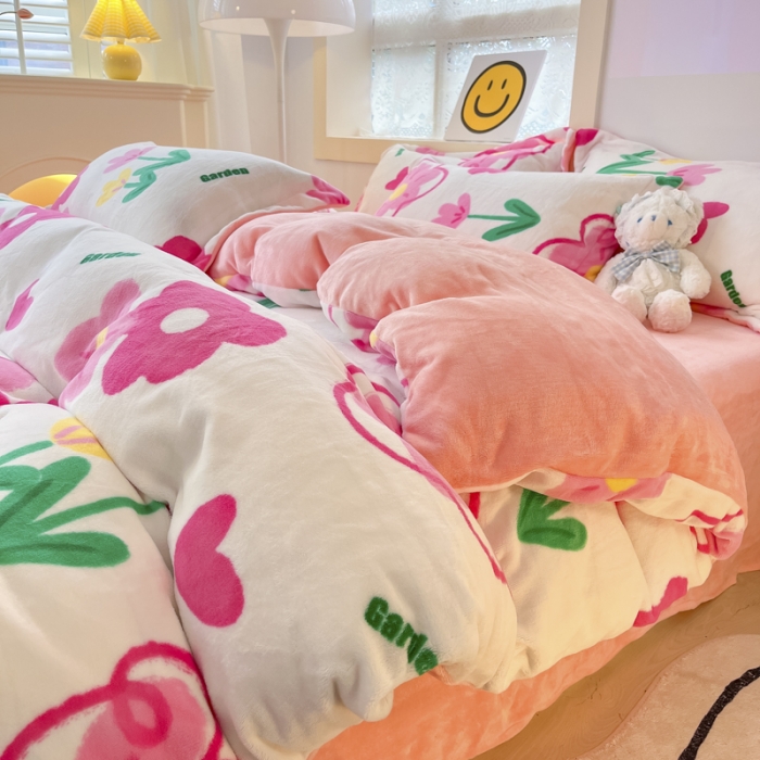 91家纺网 家纺一手货源 找家纺 花伞 2024新款加厚牛奶绒保暖四件套 苏佩里花园粉