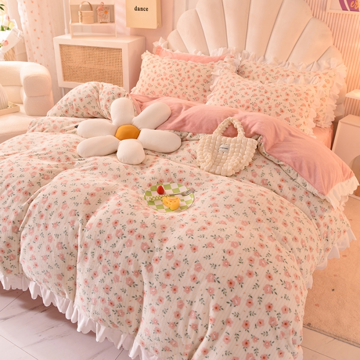 91家纺网 家纺一手货源 找家纺 金盛皇朝新款牛奶水晶宝宝绒韩版荷叶边床裙款四件套云梦花间