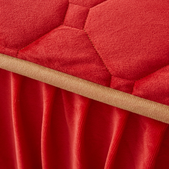 91家纺网 家纺一手货源 找家纺 屹成家纺 2024新款亲肤水晶绒夹棉床裙四件套-小熊款典雅红